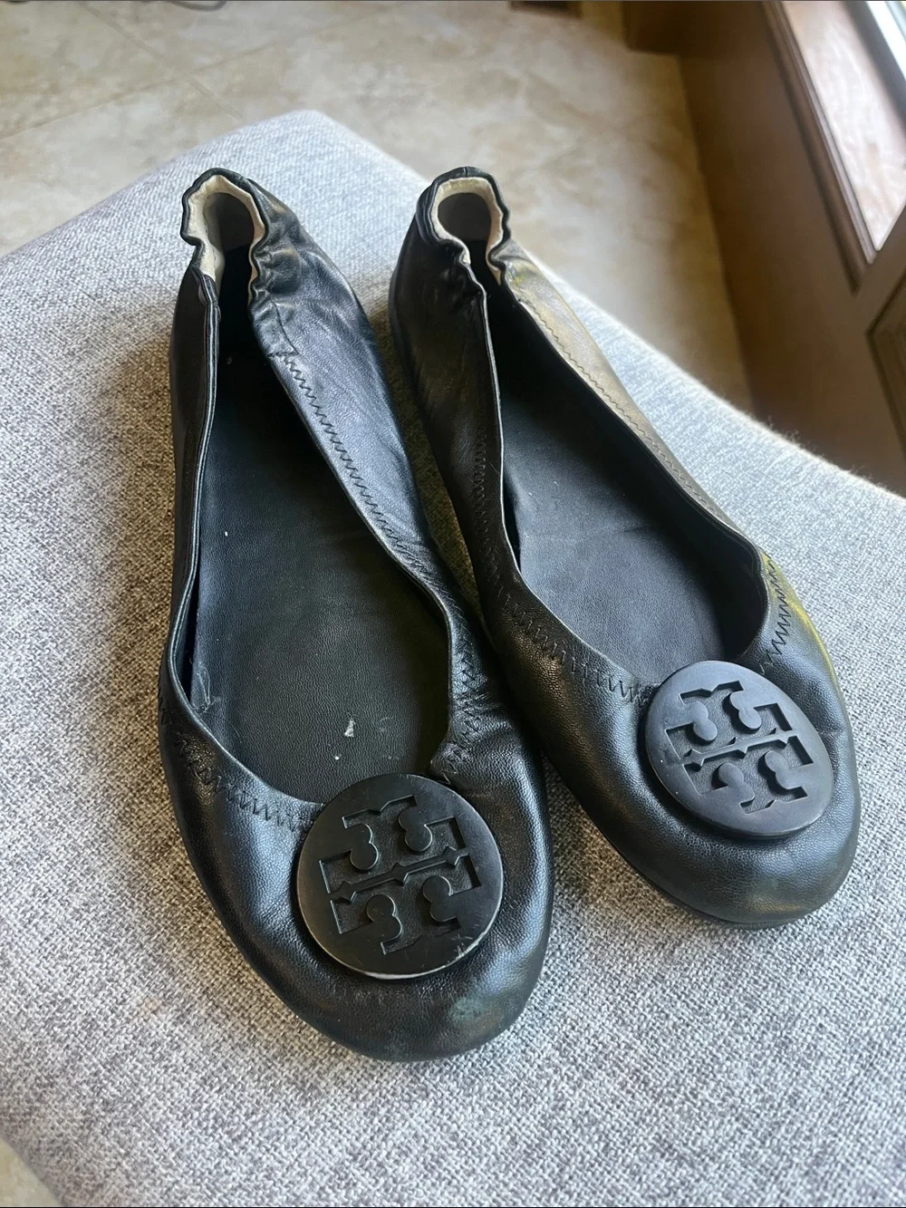 Tory Burch Black Leather Logo Round-Toe Ballet Flats - Picture 1 of 9